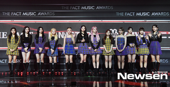 Thảm đỏ khủng The Fact: BTS gây sốc visual, Seohyun và Soojin khoe vòng 1 căng tràn, ITZY mặc gì thảm họa thế này? - Hình 15