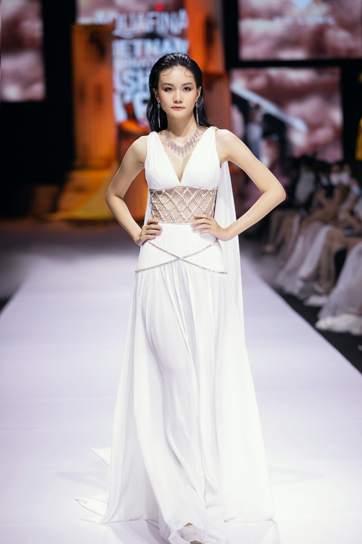 Trang sức Trang Kim Linh hợp tác cùng NTK Đỗ Long - Hình 9