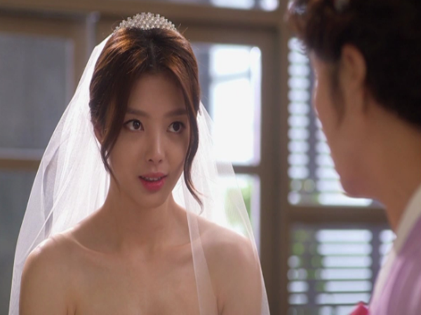Trong ngày cưới trọng đại, vợ cũ của chồng tôi lái ô tô xịn đến và thả một túi đen kỳ lạ ngay trước cửa rạp - Hình 2