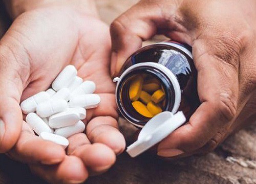 Vitamin D liều cao không ngăn ngừa té ngã ở người cao tuổi - Hình 1