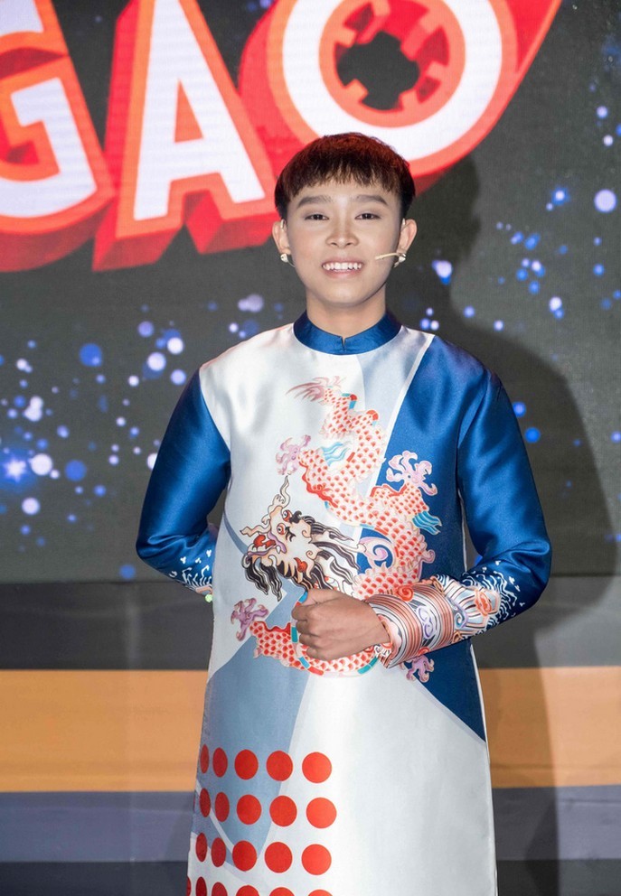 Hồ Văn Cường khó nhận ra ở tuổi 17 sau 4 năm đoạt Vietnam Idol Kids - Hình 24