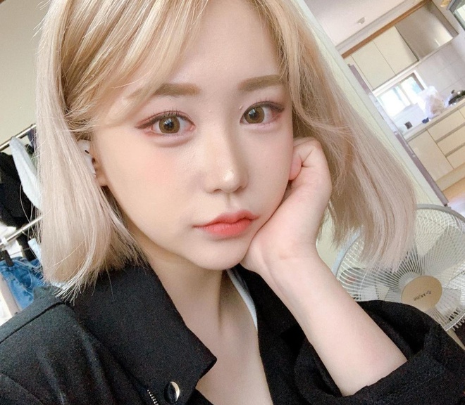Hot girl Hàn Quốc phẫu thuật thẩm mỹ toàn cơ thể - Hình 1