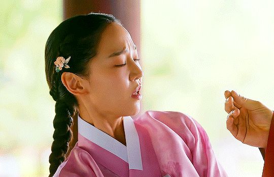 Review Mr. Queen: Khác xa bản gốc vẫn hài hơn dự kiến lại thêm Shin Hye Sun cân team duyên quá là duyên - Hình 12