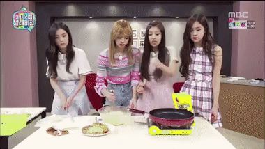 Đào lại 10 tài lẻ bất ngờ của BLACKPINK: Jisoo chưa sốc bằng cổ tay dẻo quẹo của Róé! - Hình 2