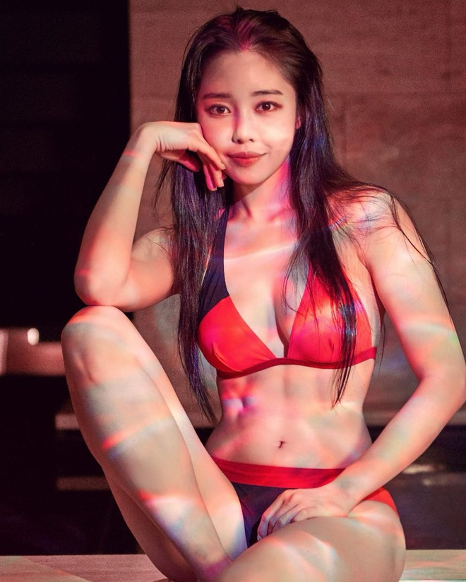 Nữ người mẫu Hàn có cơ bụng săn chắc - Hình 7