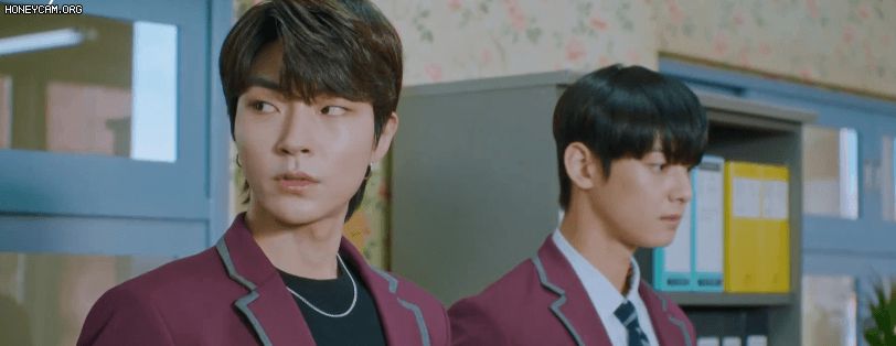 Cha Eun Woo phát hoảng, núp lùm theo dõi khi thấy Moon Ga Young hẹn hò trai lạ ở tập 4 True Beauty - Hình 3