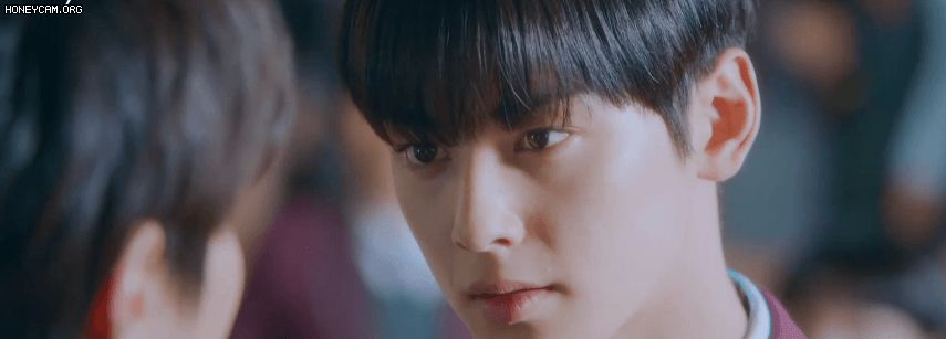 Cha Eun Woo phát hoảng, núp lùm theo dõi khi thấy Moon Ga Young hẹn hò trai lạ ở tập 4 True Beauty - Hình 2