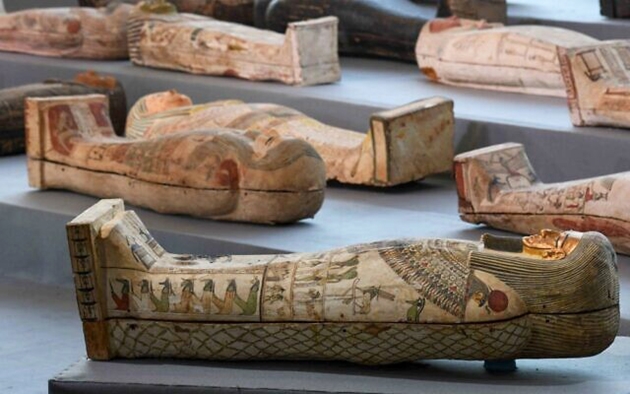 Phát hiện kinh ngạc về kho báu cổ đại 2.500 năm tuổi ở Ai Cập - Hình 7