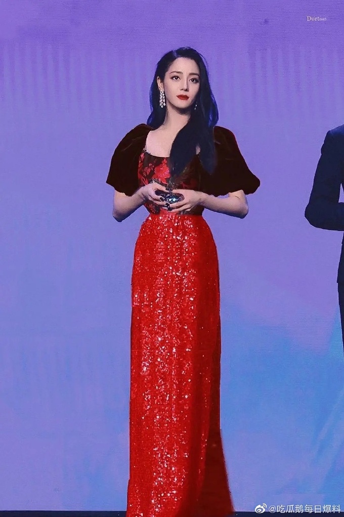 1 chiếc váy 2 số phận Dương Tử mặc xấu Địch Lệ Nhiệt Ba như nữ hoàng   Phong cách sao  Việt Giải Trí
