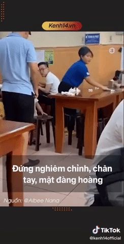 Ông bố đi ăn cơm, chỉ làm 1 hành động liền được khen dạy con văn minh, con cái rồi sẽ sống đẹp lắm! - Hình 1