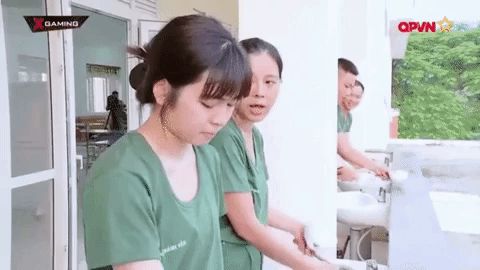 Khánh Vân, Tường Linh, Mỹ Linh bị ném đá vì tính cách bánh bèo khi tham gia show thực tế - Hình 2