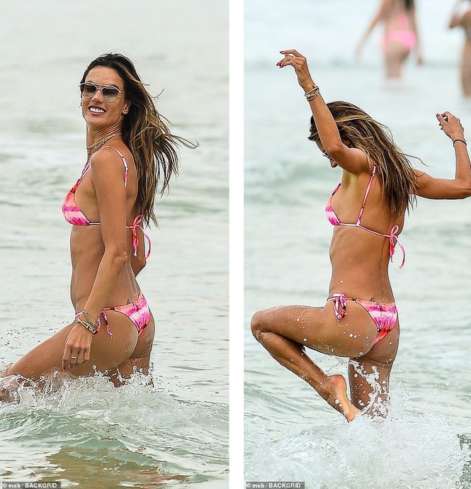 Alessandra Ambrosio lộ khuyết điểm hình thể khi mặc bikini - Hình 2