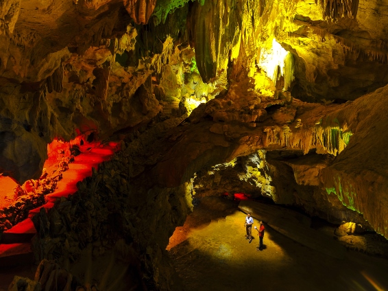 Du lịch Ninh Bình: Trải nghiệm văn hóa Mường  khám phá Động Thiên Hà