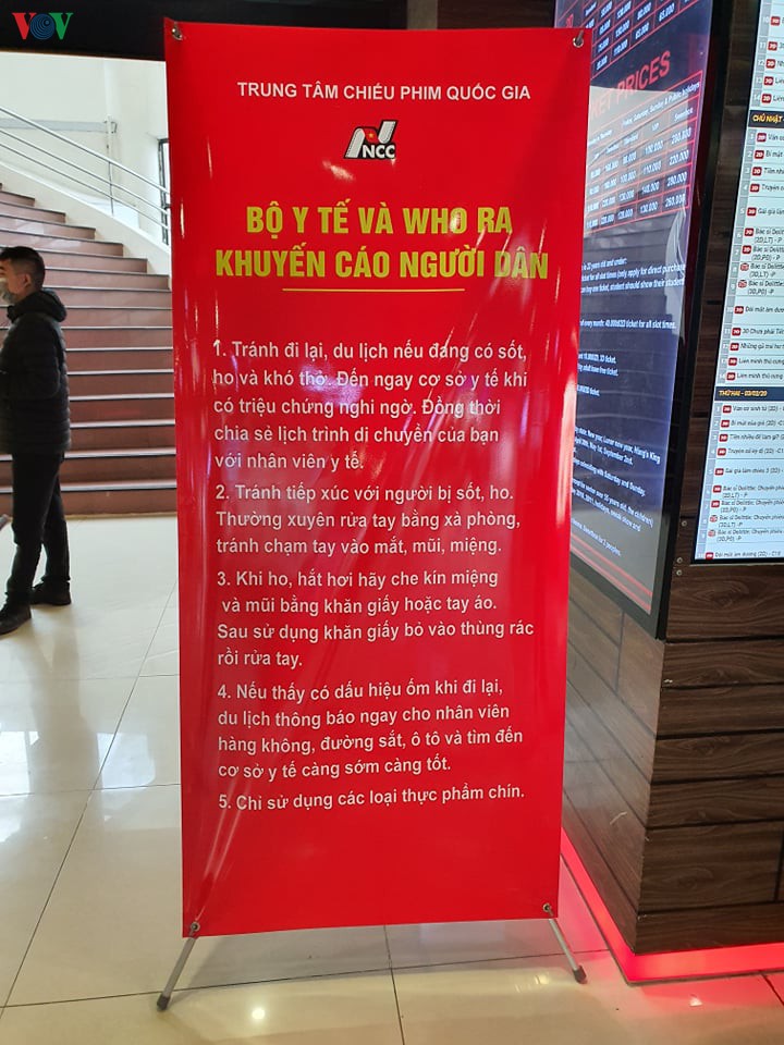 Ảnh: Rạp chiếu phim ở Hà Nội vắng khách vì lo ngại virus Corona - Hình 6