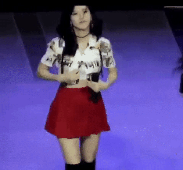 Black Pink diện đồ hiệu nhưng lắm lúc cũng gặp lỗi trái ngang: Jennie bị chê thiếu chuyên nghiệp hơn Rosé, Jisoo - Hình 4