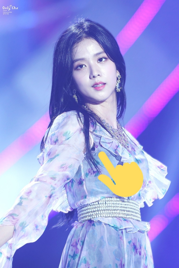 Black Pink diện đồ hiệu nhưng lắm lúc cũng gặp lỗi trái ngang: Jennie bị chê thiếu chuyên nghiệp hơn Rosé, Jisoo - Hình 5