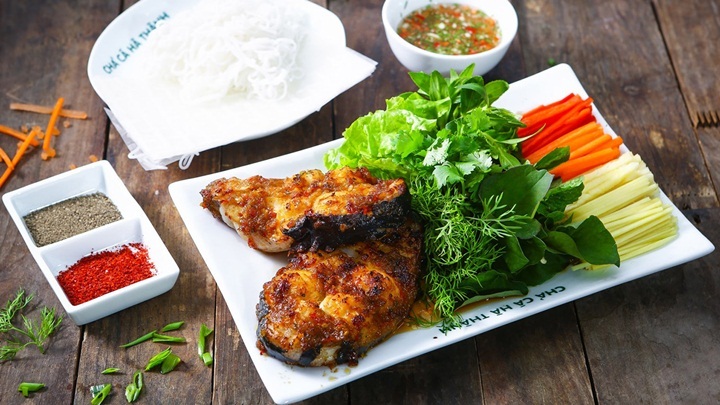 Cá lăng nướng muối ớt cho ông xã nhâm nhi cuối tuần - Hình 1