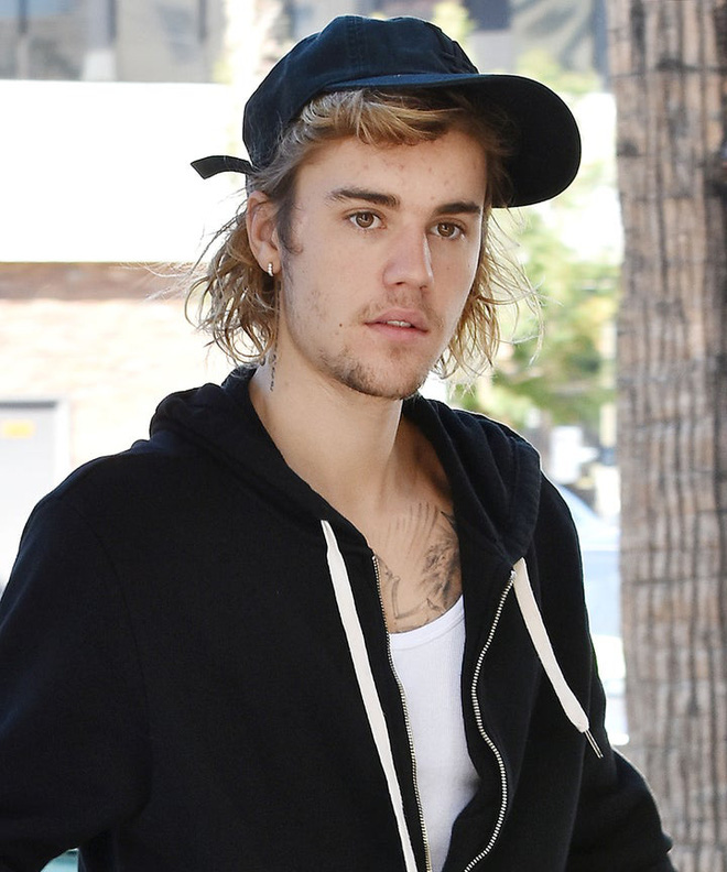 Justin Bieber bỗng lên top Naver vì loạt ảnh dạo phố, khiến báo chí xứ Hàn thốt lên: Có đúng là mới 25 tuổi không? - Hình 3