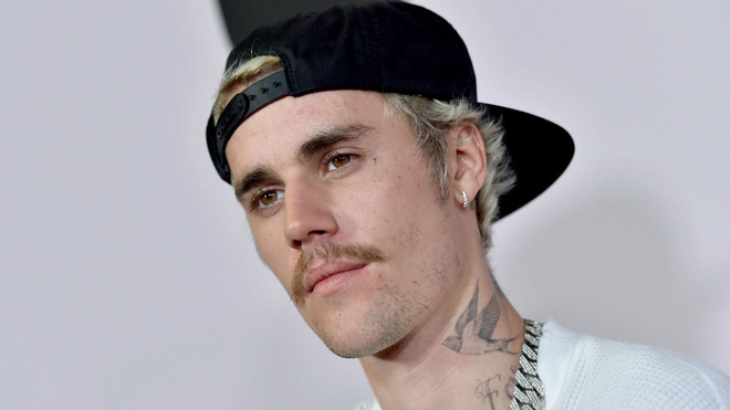 Justin Bieber bỗng lên top Naver vì loạt ảnh dạo phố, khiến báo chí xứ Hàn thốt lên: Có đúng là mới 25 tuổi không? - Hình 4