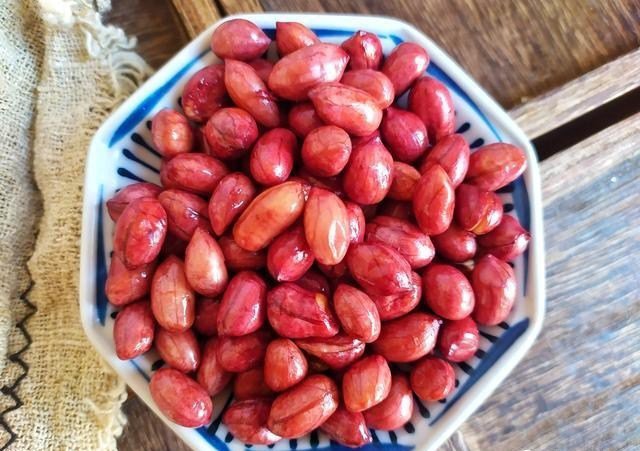 Lạc rang theo cách này hương vị đậm đà, đảm bảo 3 ngày vẫn giòn tan - Hình 1
