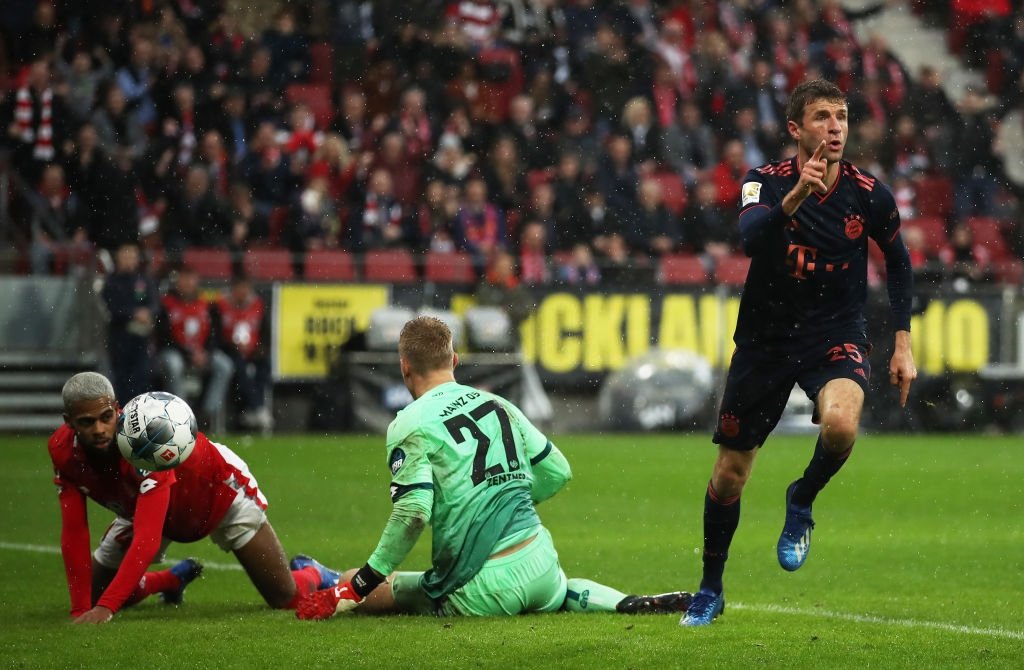 Lewy và Muller ghi bàn, Bayern ung dung lên ngôi đầu - Hình 3