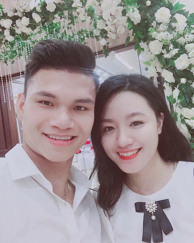 Nàng WAGs mới nổi đẹp như thiên thần của tuyển thủ Việt Nam - Hình 2