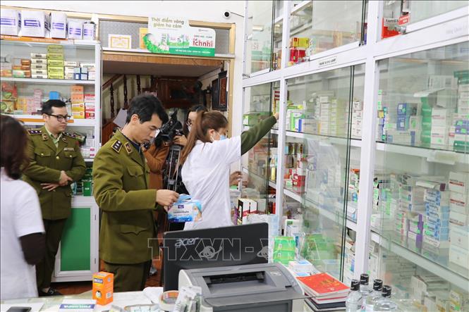 Quản lý thị trường xử lý gần 1.200 cửa hàng bán khẩu trang vi phạm trong 3 ngày ra quân - Hình 1
