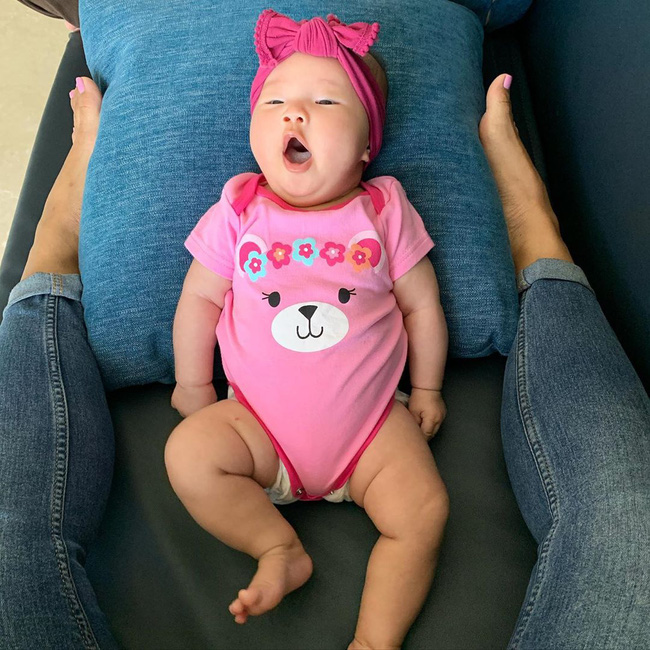 Shark Linh lần đầu lộ ảnh bỉm sữa xuề xòa ngồi chăm con gái khiến người hâm mộ phản ứng bất ngờ - Hình 3