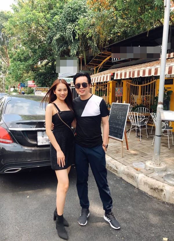 Tết diện áo dài đôi, ra Tết chuyển áo thun đôi, vợ chồng Dương Khắc Linh luôn cực khăng khít - Hình 5