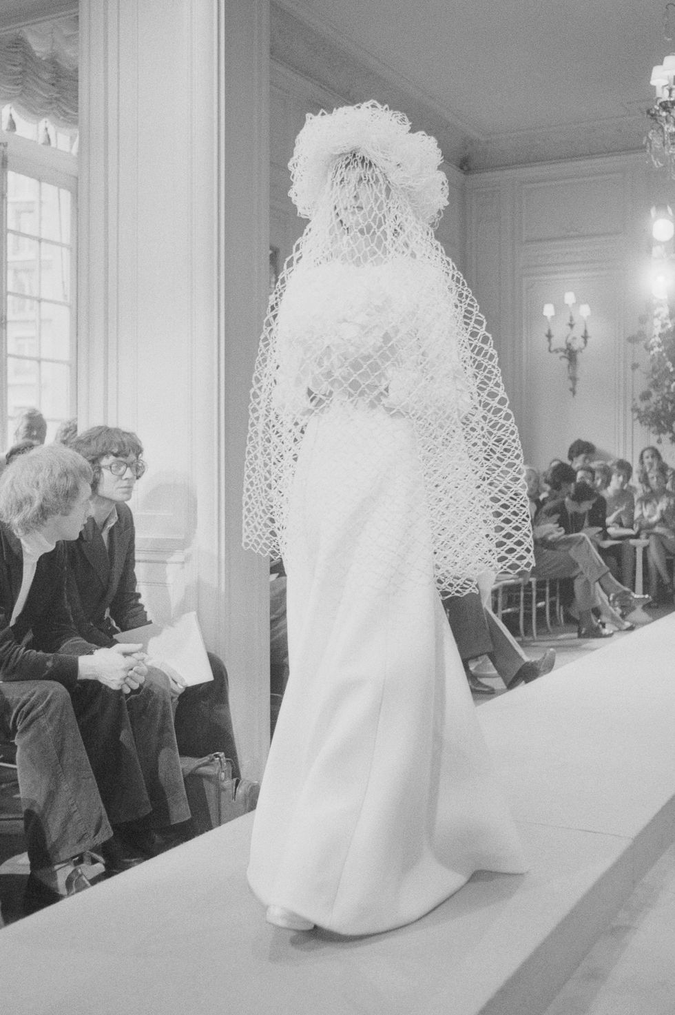 Ngắm bộ váy cưới Dior làm riêng cho Chiara Ferragni nàng thơ nước Ý