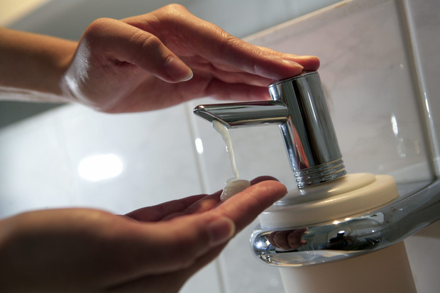 6 mẹo nhỏ giữ tay luôn ẩm mượt dù phải rửa tay thường xuyên để phòng COVID-19 - Hình 3