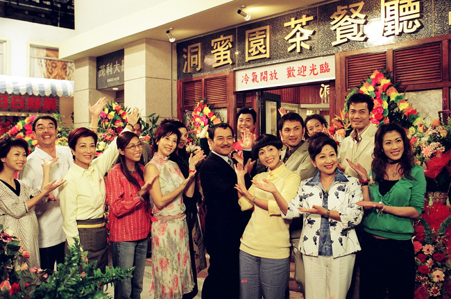 Gia đình vui vẻ của TVB: Lâm Văn Long lấy vợ lúc đóng phim, Liêu Bích Nhi gây tiếc nuối vì gọt mặt, bỏ rơi chồng Dương Mịch - Phim châu á - Việt Giải Trí