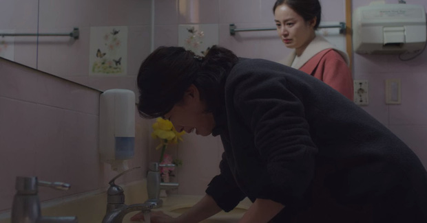 Câu chuyện đầu bạc tiễn đầu xanh rơi nước mắt trong phim của Kim Tae Hee: Không từ ngữ diễn tả được nỗi lòng mẹ mất con! - Hình 6