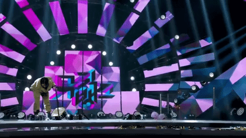 Chỉ 1 hành động nhỏ ở sân khấu kết thúc Music Bank, tính cách thật của em út vàng Jungkook (BTS) đã được hé lộ - Hình 1