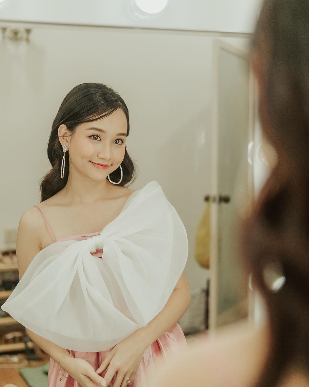 Gợi ý các bước trang điểm cơ bản cho nàng mặt tròn - Hình 4