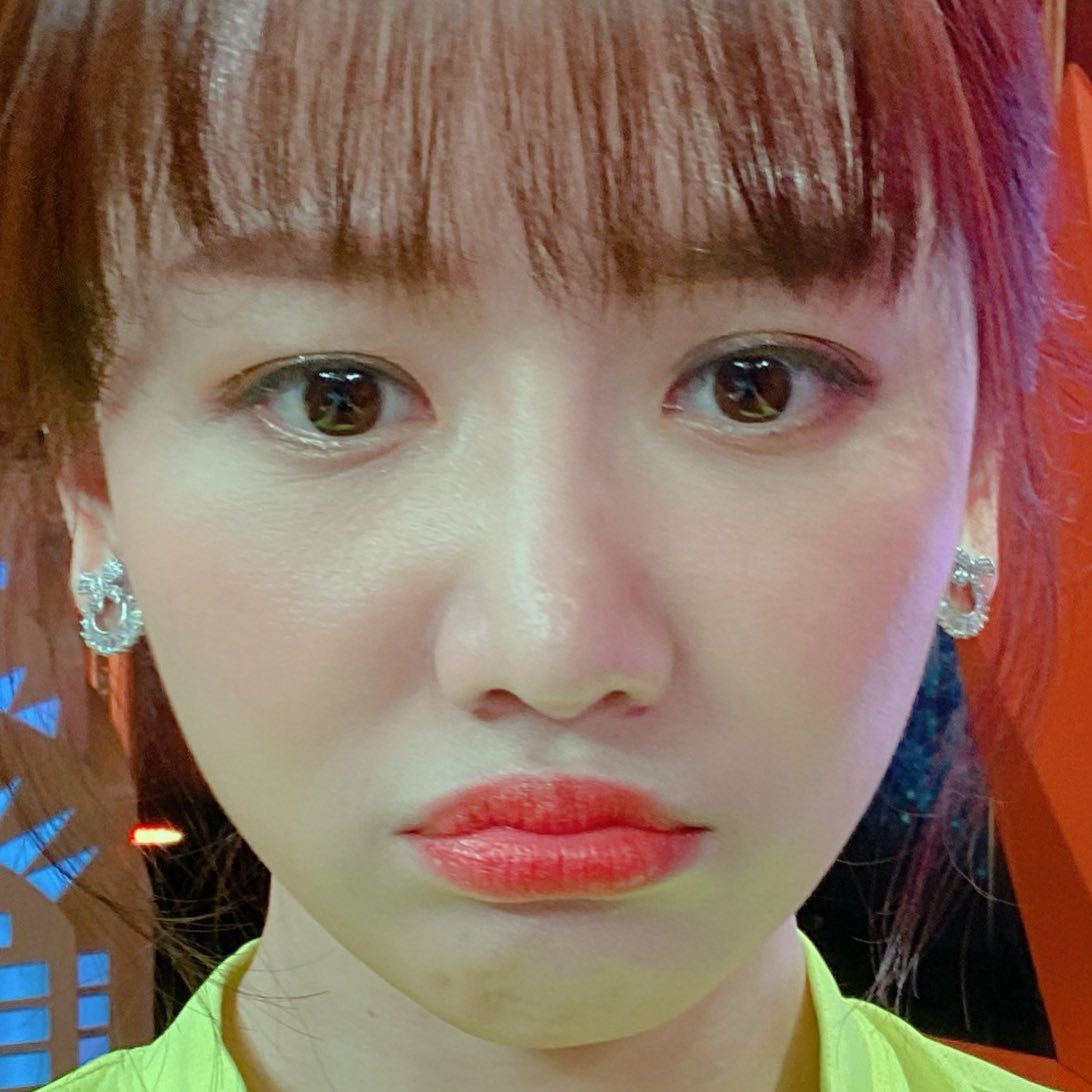 Hari Won trẻ trung xinh đẹp như công chúa tuyết khi dùng nơ cột tóc - Hình 6