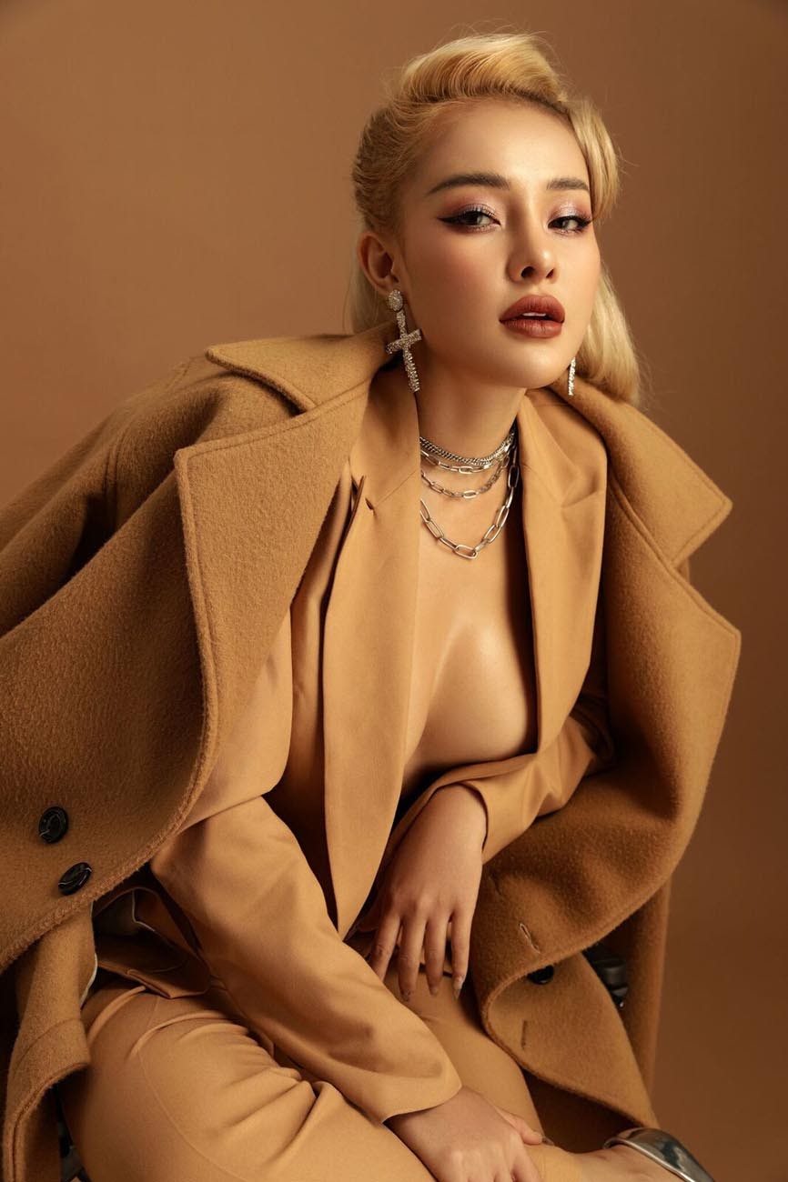 Hotgirl thị phi Ngân 98 tung bộ ảnh hở hết nấc, chia sẻ về Lương Bằng Quang sau tin đồn kết hôn - Hình 6