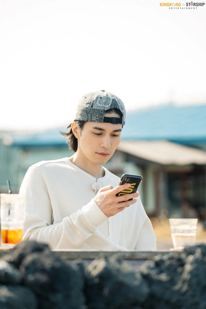 Lee Dong Wook bị đồn là tín đồ của giáo hội lây nhiễm Covid-19 ở Hàn: Công ty quản lý nói gì? - Hình 2