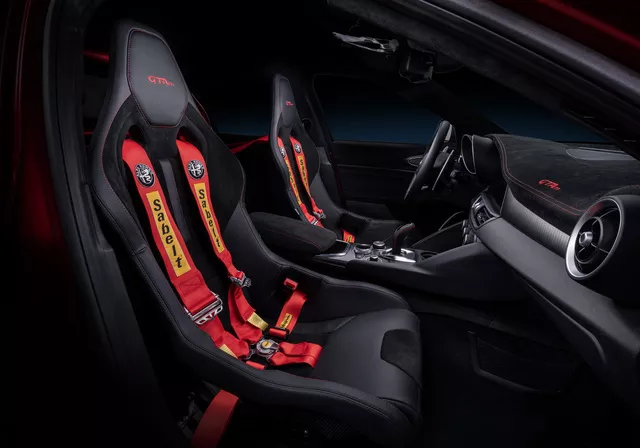 Nếu vẫn giữ nguyên thiết kế, BMW M3 không có tuổi với Alfa Romeo Giulia GTA! - Hình 8