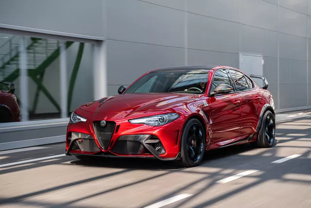 Nếu vẫn giữ nguyên thiết kế, BMW M3 không có tuổi với Alfa Romeo Giulia GTA! - Hình 3