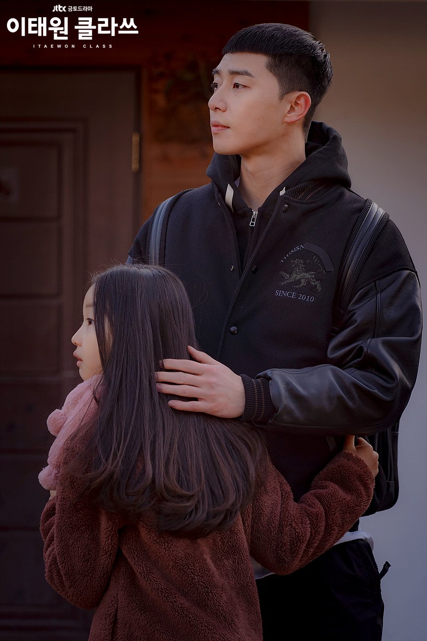 Phong cách Park Seo Joon cool ngầu của Itaewon Class - Hình 7