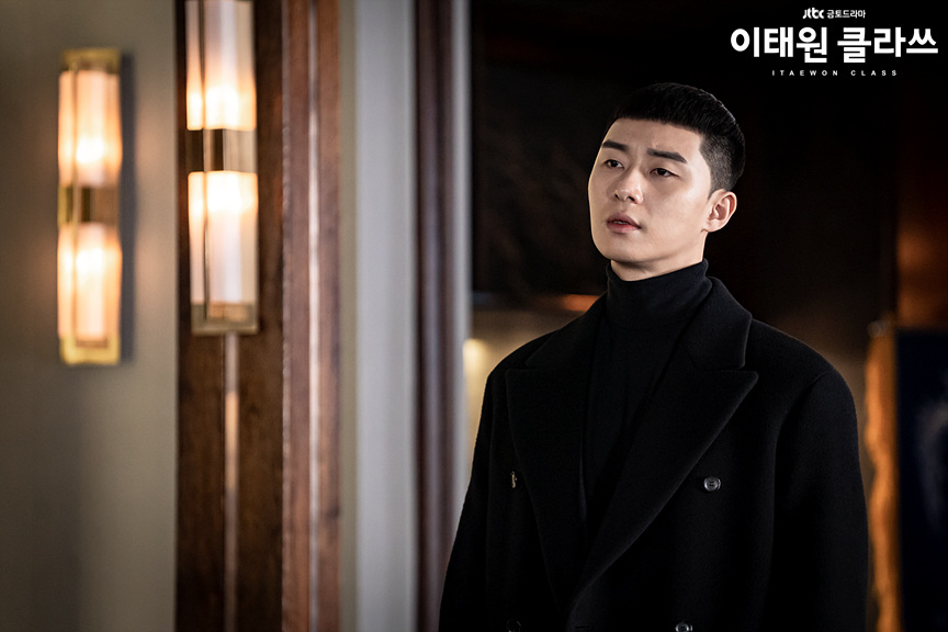 Phong cách Park Seo Joon cool ngầu của Itaewon Class - Hình 20