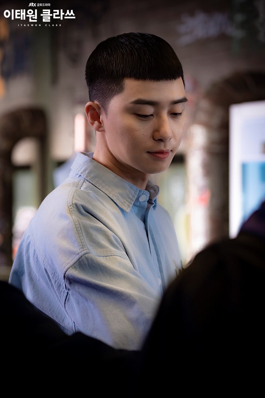 Phong cách Park Seo Joon cool ngầu của Itaewon Class - Hình 16