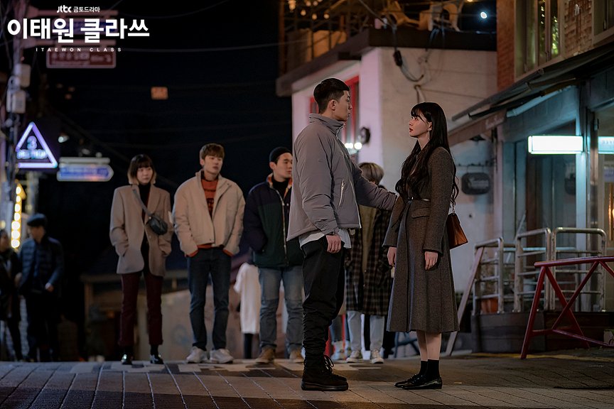 Phong cách Park Seo Joon cool ngầu của Itaewon Class - Hình 11