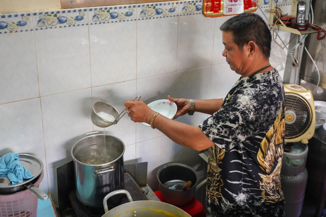 Quán bún cá Campuchia gần nửa thế kỷ giữa lòng Sài Gòn - Hình 2