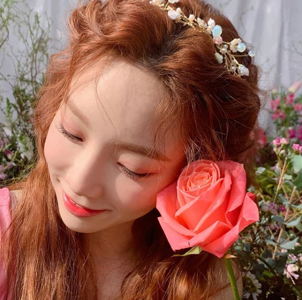Rạng rỡ trong loạt ảnh mới, Taeyeon đích thị là bông hoa đẹp nhất tháng 3 - Hình 3