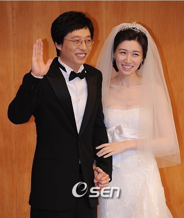 Sao đã kết hôn đứng cạnh đồng nghiệp khác giới: Lee Byung Hun tránh Suzy như tránh tà, Dương Mịch thả thính dàn trai đẹp - Hình 9
