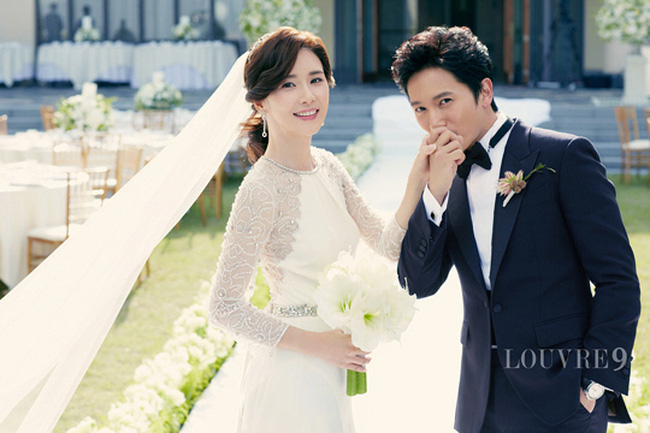 Sao đã kết hôn đứng cạnh đồng nghiệp khác giới: Lee Byung Hun tránh Suzy như tránh tà, Dương Mịch thả thính dàn trai đẹp - Hình 3