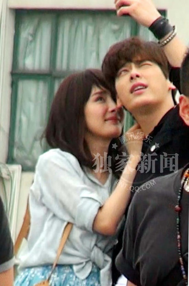 Sao đã kết hôn đứng cạnh đồng nghiệp khác giới: Lee Byung Hun tránh Suzy như tránh tà, Dương Mịch thả thính dàn trai đẹp - Hình 28