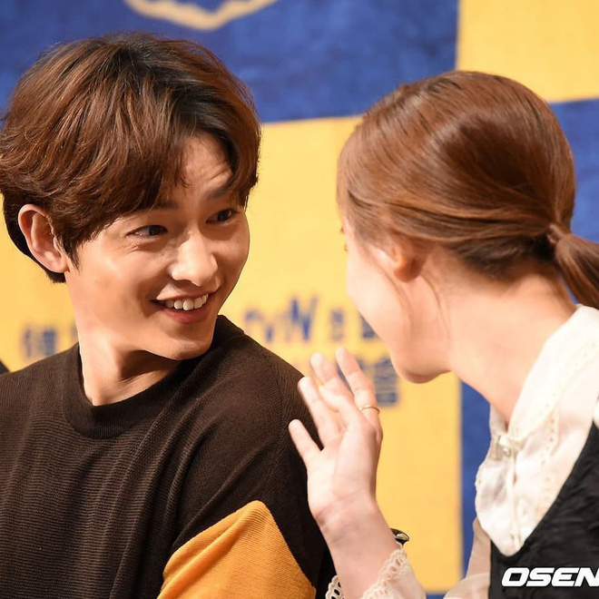 Sao đã kết hôn đứng cạnh đồng nghiệp khác giới: Lee Byung Hun tránh Suzy như tránh tà, Dương Mịch thả thính dàn trai đẹp - Hình 23